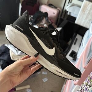 Nike Air Zoom Black and White Athletic Shoes